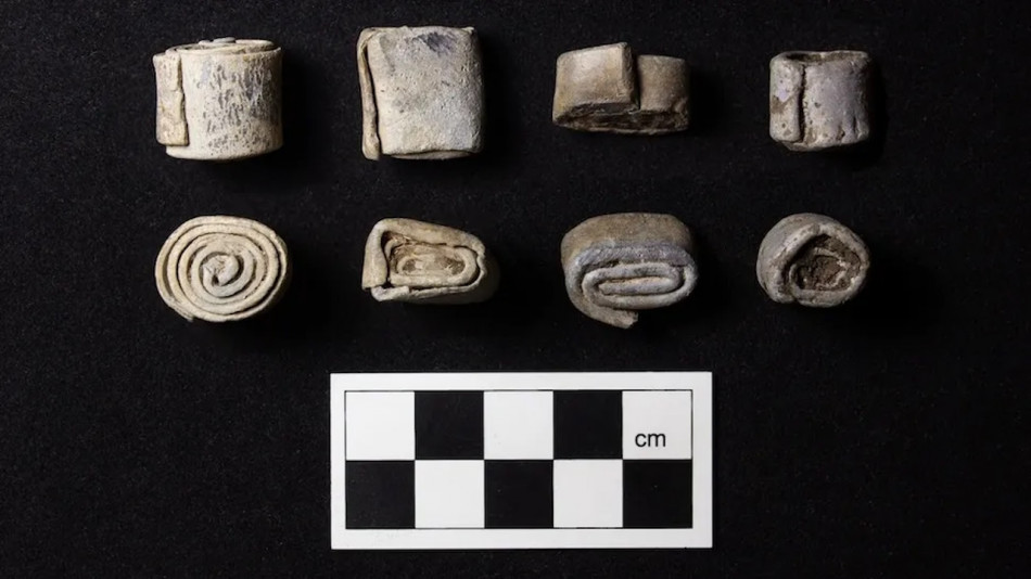 Археологи відкопали в Англії давньоримські сокирки та таблички з прокляттями