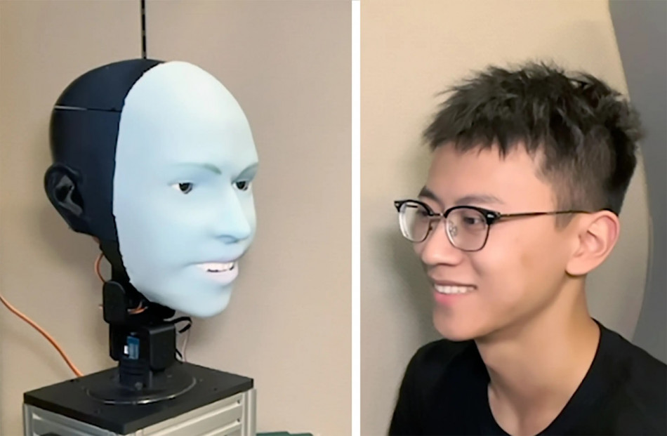 Робот Emo навчився посміхатися одночасно з людиною