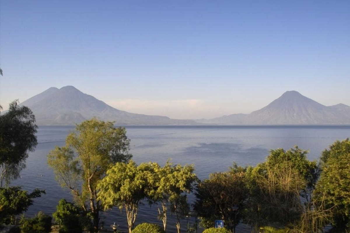 Озеро Атітлан у Гватемалі утворилося у кальдері, створеній виверженням супервулкана Лос Чокойос. Steffen Kutterolf / GEOMAR