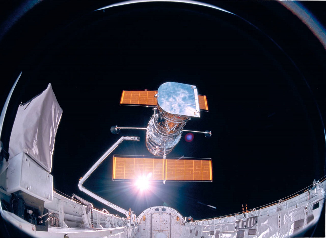 Виведення на орбіту «Габбла» 1990 року апаратом «Діскавері» у рамках місії STS-31 / NASA