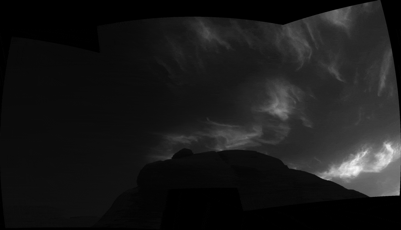 Хмари після заходу Сонця 28 березня 2021 року. NASA, JPL-Caltech, MSSS