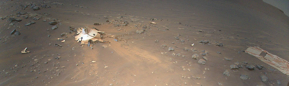 На цьому зображенні, зробленому дроном Ingenuity під час його 26-го польоту захисний кожух, надзвуковий парашут і поле уламків, розкиданих по поверхні Марса, JPL-Caltech / NASA&amp;nbsp;